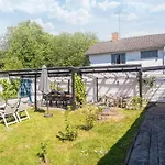 בית נופש House With Beautiful Garden *
