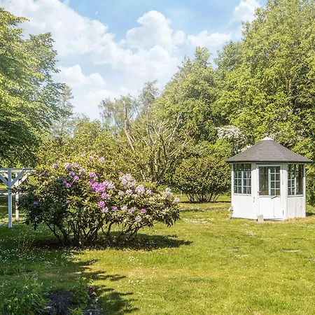 Feriehus House With Beautiful Garden