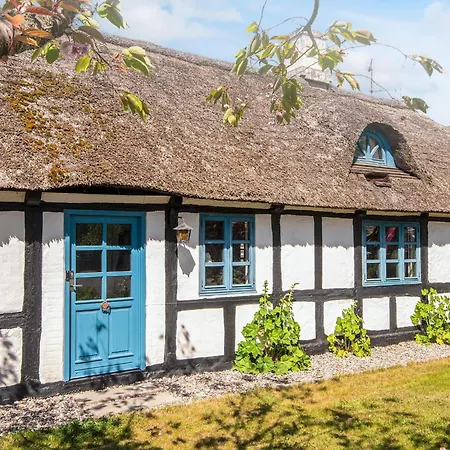 House With Beautiful Garden Feriehus